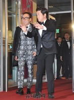 [MBC 연예대상] 정형돈, 오늘은 박명수 경호원?