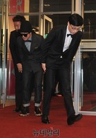 [MBC 연예대상] 예의바르게 입장하는 유재석-하하