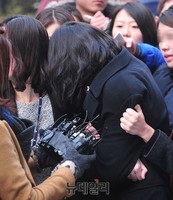 [포토] '땅콩회항' 조현아 고개 숙인채 출석