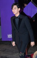 [SBS연기대상] 급하게 입장하는 별그대 김수현