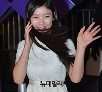 [SBS연기대상] 밝은미소로 인사하는 김유정
