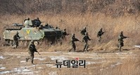 [포토] 적 진지로 돌격하는 육군