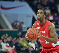 [프로농구] 자유투하는 에런 헤인즈