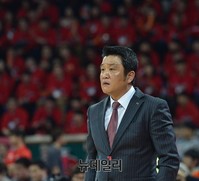 [프로농구] 굳은 표정의 인천 유도훈 감독