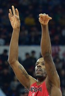 [프로농구] 헤이즈 손을 떠난 농구공