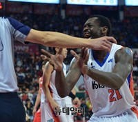 [프로농구] 아쉬워하는 인천전자랜드 레더