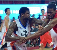 [프로농구] 인천 포웰의 거친 수비