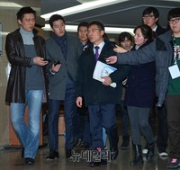 [포토] 외신과 간담회 마치고 나선 이상규