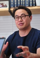 [포토] 인터뷰하는 지앤지성형외과 최봉균 원장