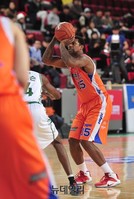 [프로농구] 던지면 들어가는 포웰의 3점슛