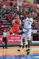 [프로농구] 박성진 날아서 얻어낸 파울