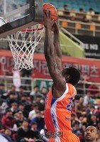 [프로농구] 전자랜드 레더 깔끔한 덩크슛
