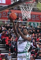 [프로농구] 안풀리는 리처드슨 아쉬운 레이업슛