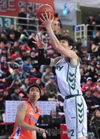 [프로농구] 골밑슛 놓치는 김주성