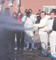 [포토] 구제역 확산 방지 나선 이동필 장관