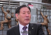 [포토] 인터뷰하는 거제 평화가축병원 이경필 원장