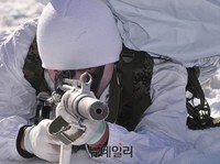 [포토] 특전사, 스키 침투 후 실탄사격 훈련