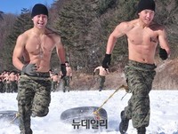 [포토] 특전사, 타이어 달고 산악 폭풍구보