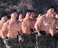 [포토] 몸짱 특전사 대원들