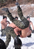 [포토] 특전사, 영하30℃ 혹한 속 설한지 극복훈련 실시