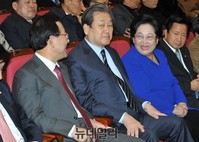 [포토] 영화상영 기다리는 김무성-주호영-김을동