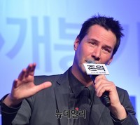 [포토] 코엑스 등장 앞둔 키아누리브스