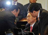 [포토] 대화 나누는 '이완구-우윤근-안규백' 의원