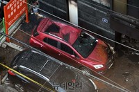 [포토] 의정부 화재, 낙하물로 파손된 자동차