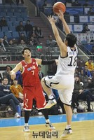 [포토] 레전드 이충희 투혼 블록킹, 녹슬지 않은 농구감