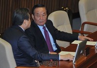 [포토] 대화 나누는 김무성 대표와 서청원 최고위원