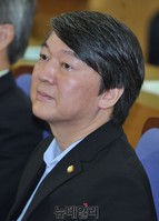 [포토] 토론회 참석한 새정치 안철수 의원