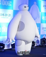 [포토] 깜짝등장한 빅히어로 힐링로봇 베이맥스