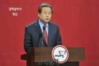 [포토] 신년 기자회견 가지는 김무성 새누리당 대표