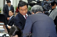 [포토] 인사 나누는 박인용 국민안전처장관