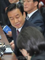 [포토] 인사 나누는 박인용 안전처장관