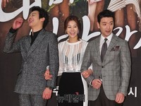 [포토] 정은우-장신영-배수빈, 과한 포즈 요구에 '당황'