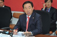 [포토] 브리핑하는 새누리당 김성태 의원