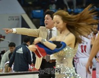 [프로농구] 역전에 소리치는 문경은 서울SK감독