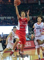 [프로농구] 골밑 파고드는 김선형