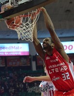 [프로농구] 서울SK 헤인즈, 괴력의 덩크슛