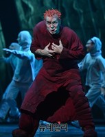 [포토] 노래하는 성당 종지기 콰지모도