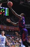 [프로농구] 골밑 파고드는 라이온스