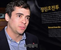 [포토] 장진호전투 기념관 앞에 선 '벤 포니'