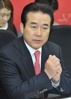 [포토] 기자간담회 갖는 새누리당 나성린 의원