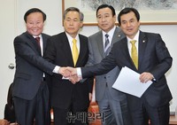 [포토] 기념촬영 하는 여야 지도부