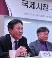 [포토] 토론회 참석한 권혁철 자유기업센터 소장