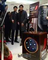 [포토] 환호성과 함께 백화점에 등장한 정우성