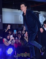 [포토] 계단오르는 김래원, 이번엔 악역 도전