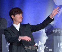 [포토] 팬들에게 인사하는 이민호