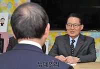 [포토] 덕담 주고받는 박지원 당대표 후보와 박원순 서울시장